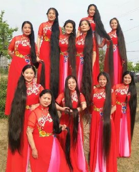 2017第26届菏泽牡丹文化旅游节上的长发女