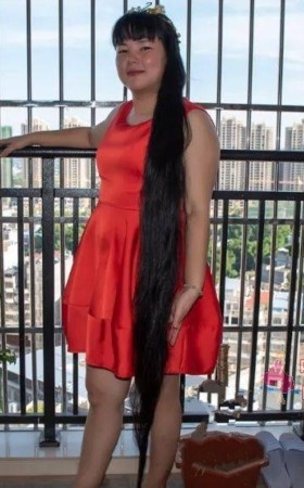 广西玉林博白长发女余敏留发18年发长1.7米