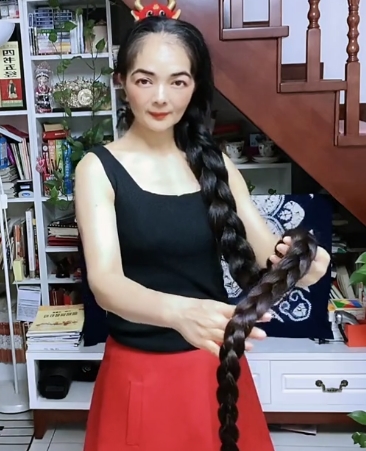 北京长发女龚华2.2米长发视频20个