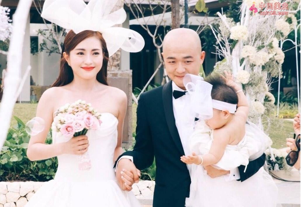 "卑微的妻子们"：包文婧八年求婚40次，李亚男生病王祖蓝“失踪”