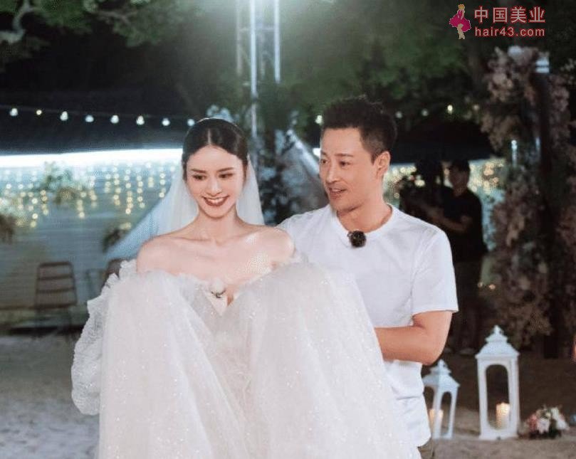 "卑微的妻子们"：包文婧八年求婚40次，李亚男生病王祖蓝“失踪”