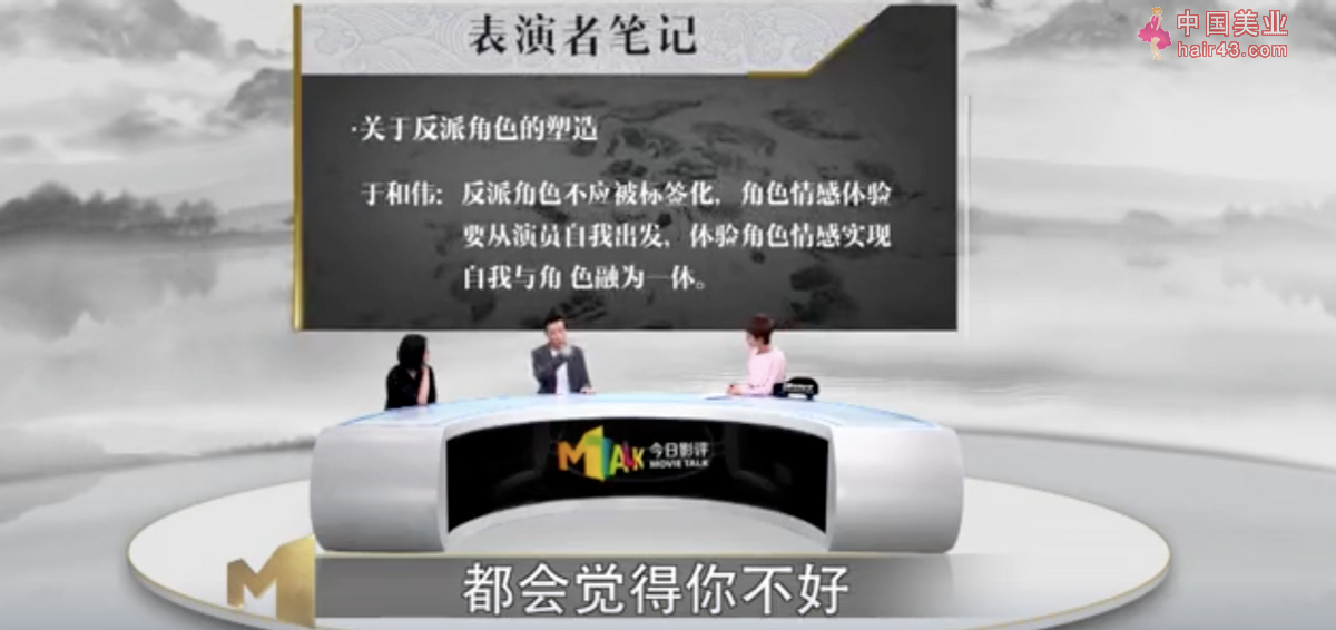 50岁于和伟豪宅内健身！穿背心大秀健硕肌肉，浑身是汗脸部通红