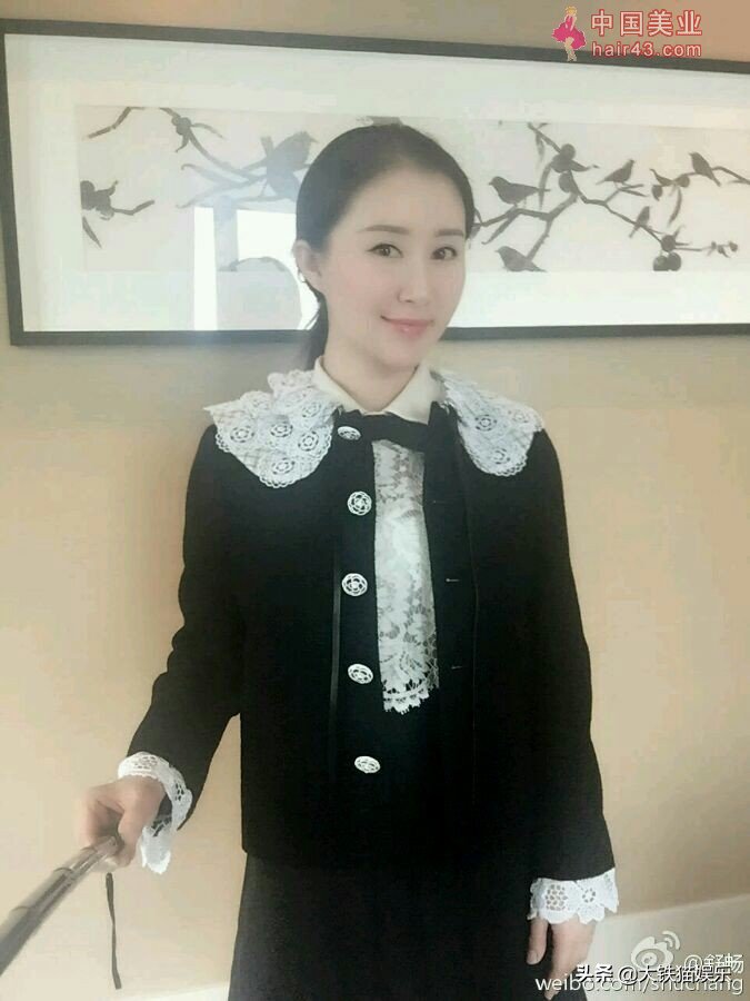 长得貌美如花，衣品却一言难尽的8位女星，个个都是丑衣服收藏家