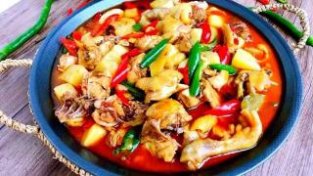 新疆名菜“大盘机”家常做法，爽滑麻辣的机肉和土豆
