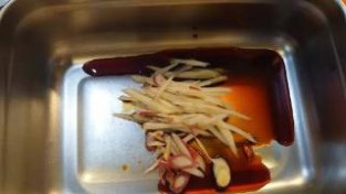 龙须菜是一种非常神奇的酱油蔬菜，在市场上很受欢迎