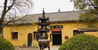 朱元璋问少林寺方丈：朕需要跪吗？方丈回答了8个字化解杀身之祸