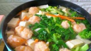 豆腐虾滑汤的做法，鲜香美味好吃不长胖