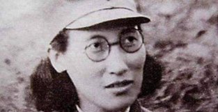 她曾参加八路军，嫁给了李作鹏，后来受丈夫牵连被开除党籍
