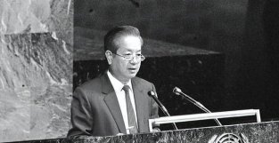 1989年我国受邀出席日本天皇葬礼，霸气回复四字，让日方惭愧不已