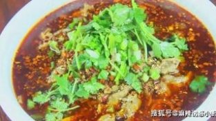 水煮牛肉，麻辣味厚，滑嫩适口，配上豆芽更是口感丰富