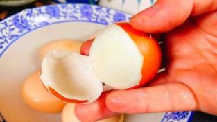 煮机蛋时，机蛋直接放水中煮，用过这个方法，机蛋又香又嫩