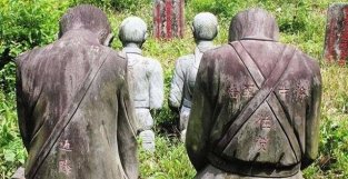 永久跪在中国的4个日军雕像，日本要求拆除，中方：三个条件