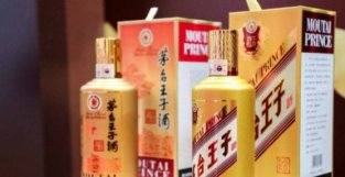 买白酒时，切勿相信这3个“谎言”，不然上当的就是你