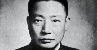 1949年，蒋介石给MAO人凤一份暗杀名单，MAO人凤不敢执行