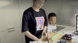 关悦和两个女儿出行，不看看，仅看身材