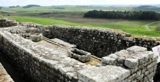 罗马帝国巅峰时期，为何修建哈德良长城？统一不列颠岛不香吗？