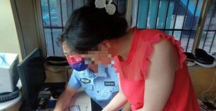 女子在医院违停堵住“生命通道”被网友举报，吉首交警：安排！