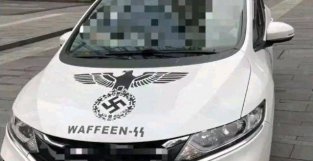 喷涂纳粹符号，是对被侵略屠杀剥削和压迫苦难人民的一种亵渎