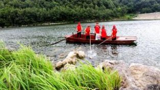 河南内乡：“巾帼”护水队守护一渠清水