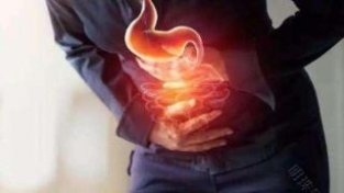 胃里火烧火焰不舒服是怎么回事？多与这3个因素有关，可食疗缓解