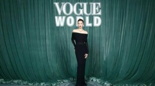 刘雯出席“vogueworld130周年展”活动优雅碰撞新感