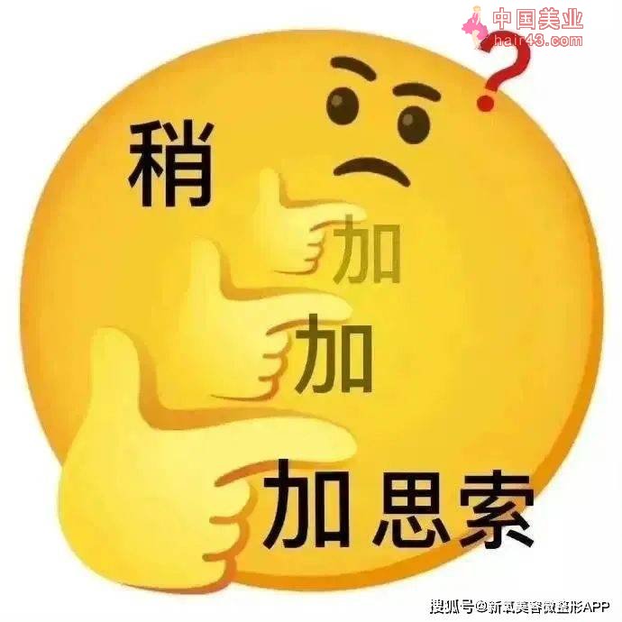 62岁钟楚红近照，身材瘦而不柴，凹凸有致，两条长腿修长匀称！