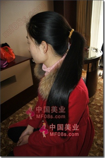 再剪深圳酒店女经理的粗厚长发